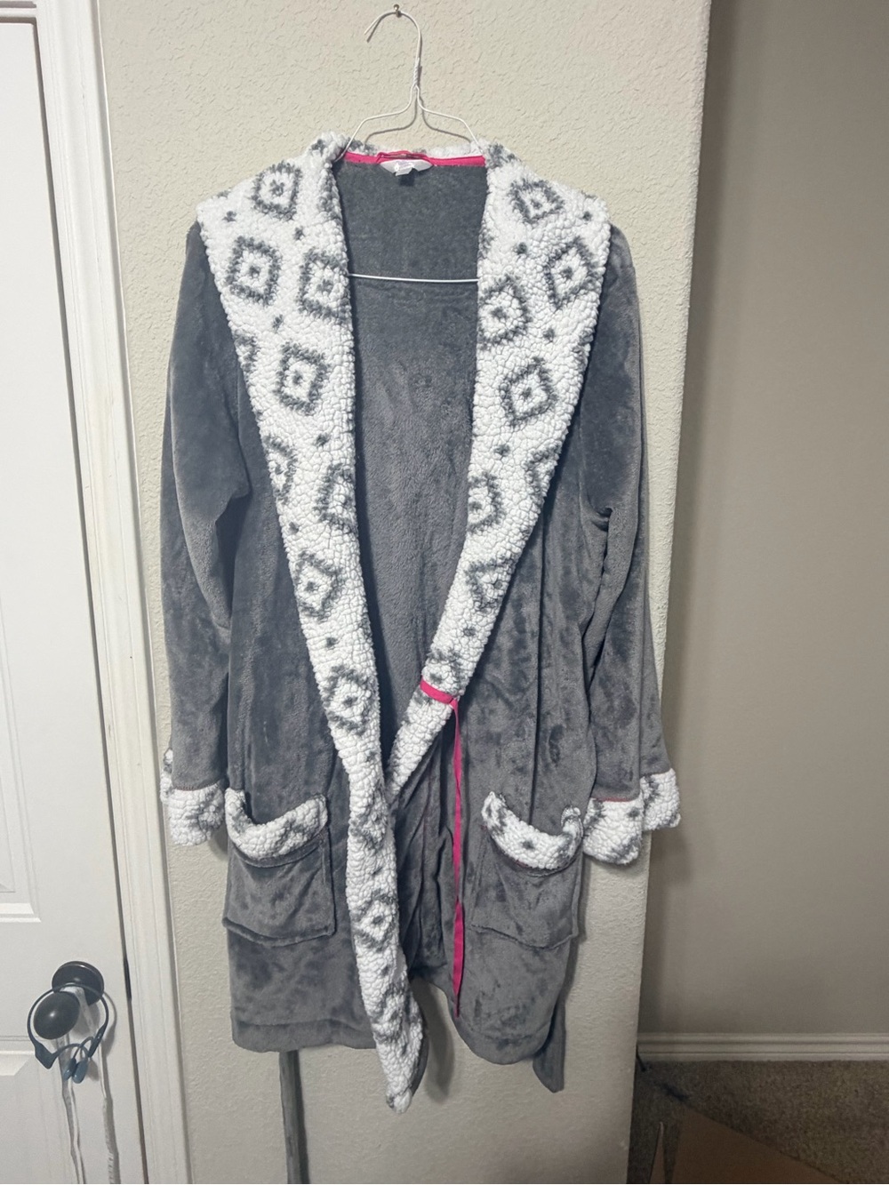 Women's Gray Plush Hooded Robe with Patterned Sherpa Trim